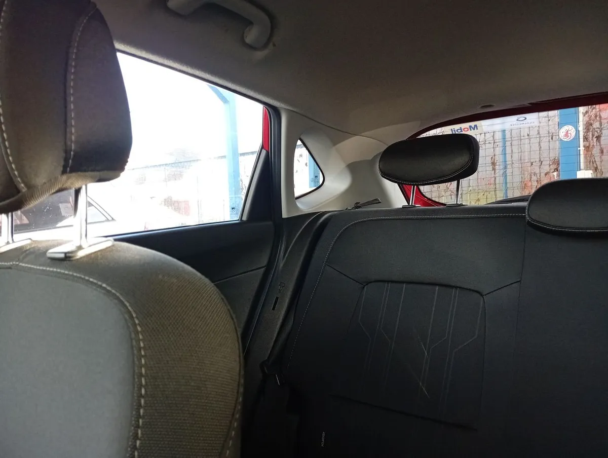 Hyundai I20 1.4 Value Bi3 4x2 Hb At 5p año 2023