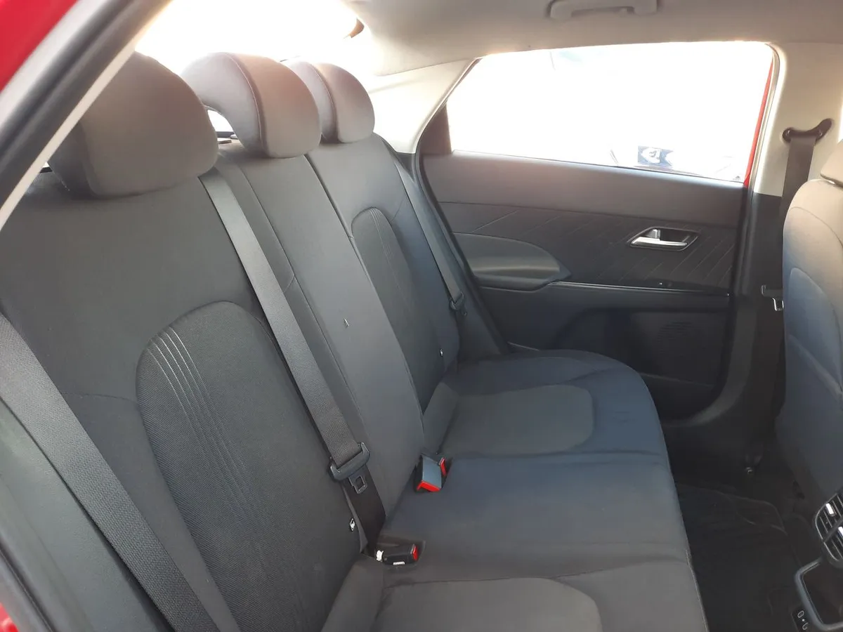 Hyundai Accent 1.5 Design 4x2 Mt 4p año 2024