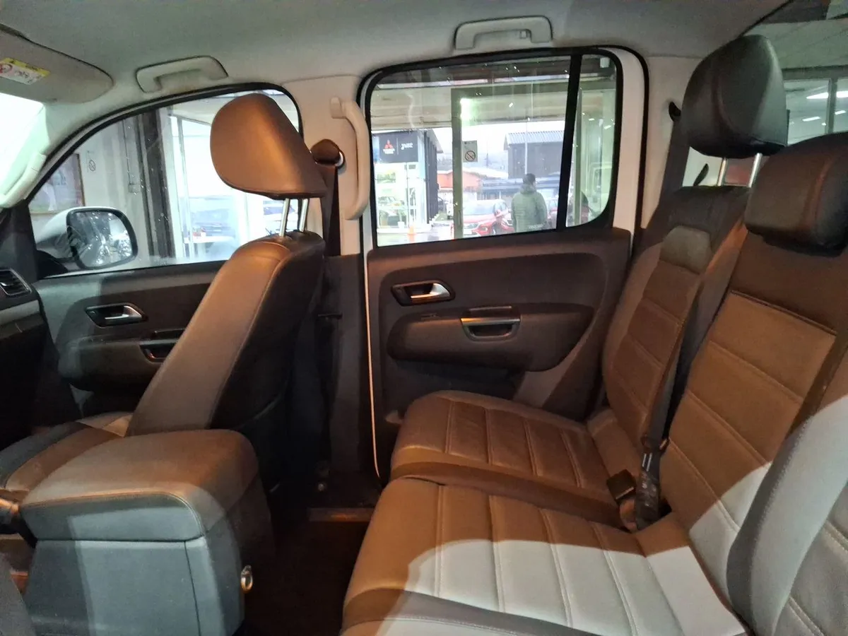 Volkswagen Amarok 2.0 Highline Diesel 4motion 4x4 Dob. Cab. At 4p año 2023