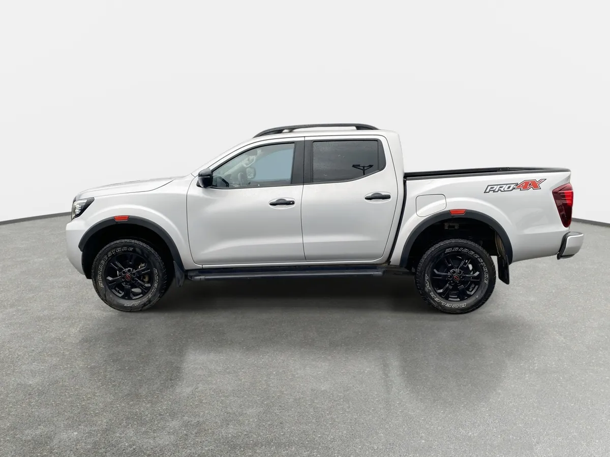 Nissan Navara 2.3d Pro4x Diesel 4x4 Dob.cab. At 4p año 2023
