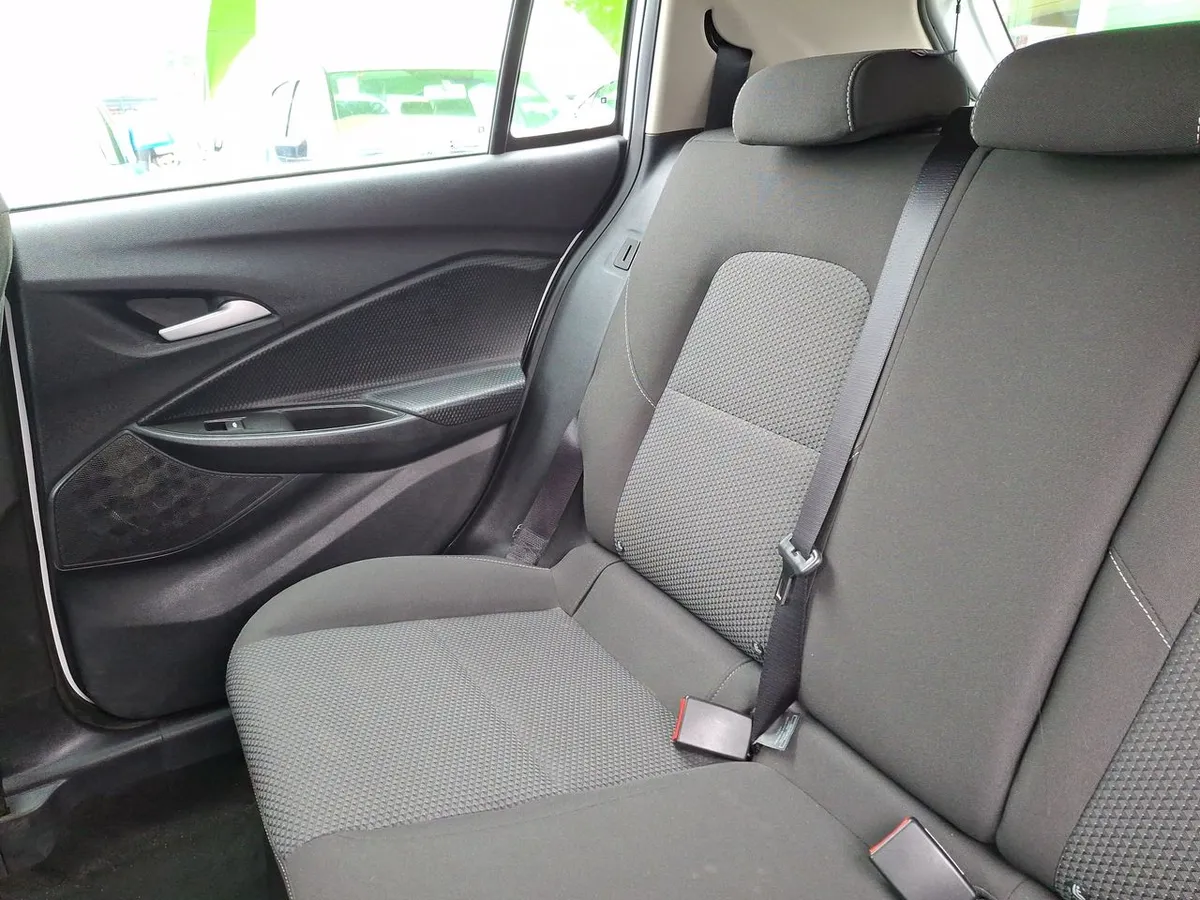 Chevrolet Onix 1.0t Lt P3 4x2 Hb Mt 5p año 2024