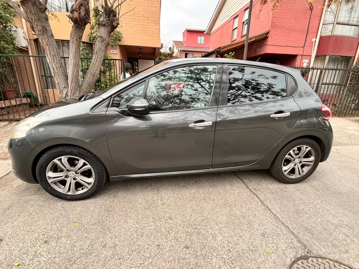PEUGEOT 208 1.6 Allure Vti At año 2014
