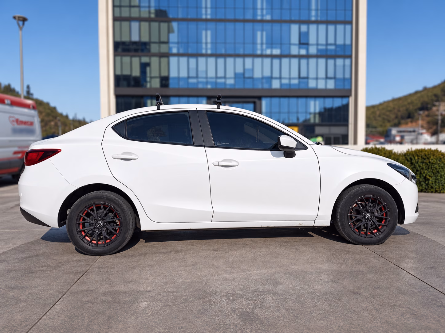 Mazda 2 Sedan 2 V Sedán año 2020