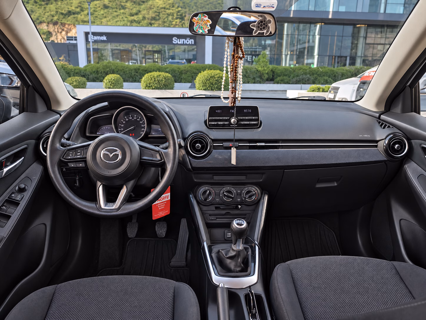 Mazda 2 Sedan 2 V Sedán año 2020