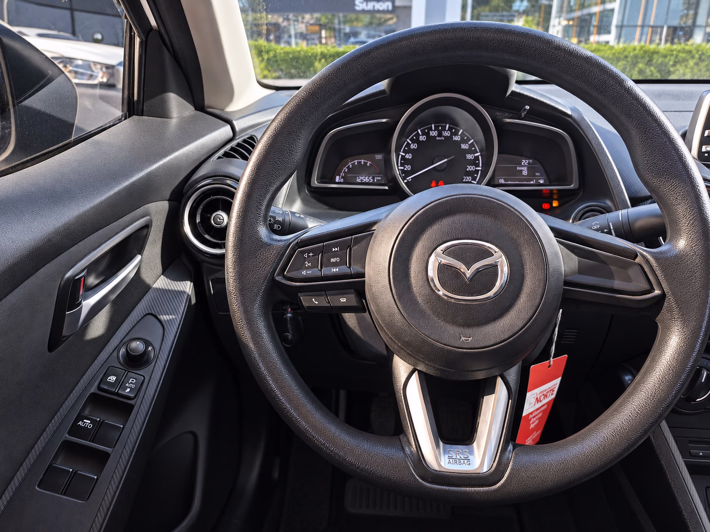 Mazda 2 Sedan 2 V Sedán año 2020