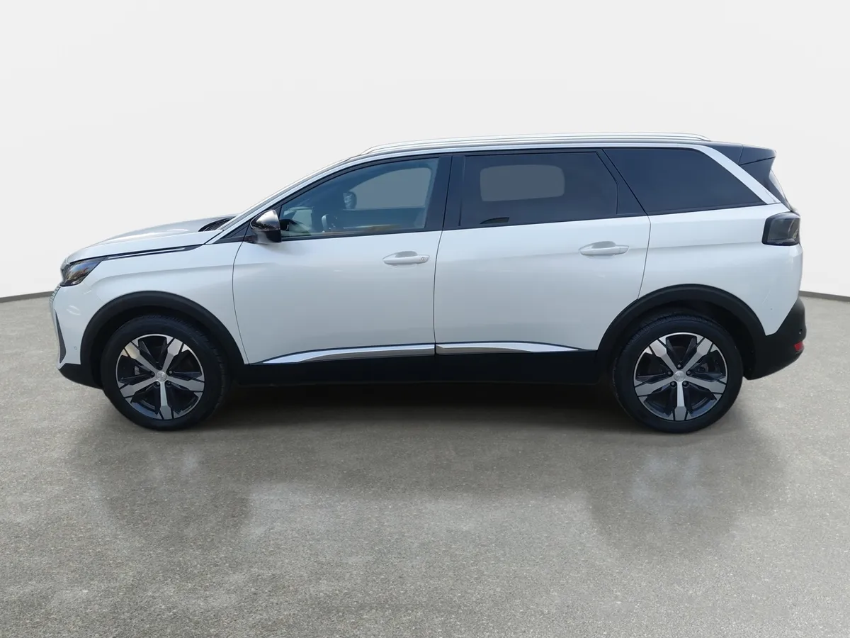 Peugeot 5008 1.5 Allure Pack Bluehdi 130 4x2 Eat8 5p año 2024