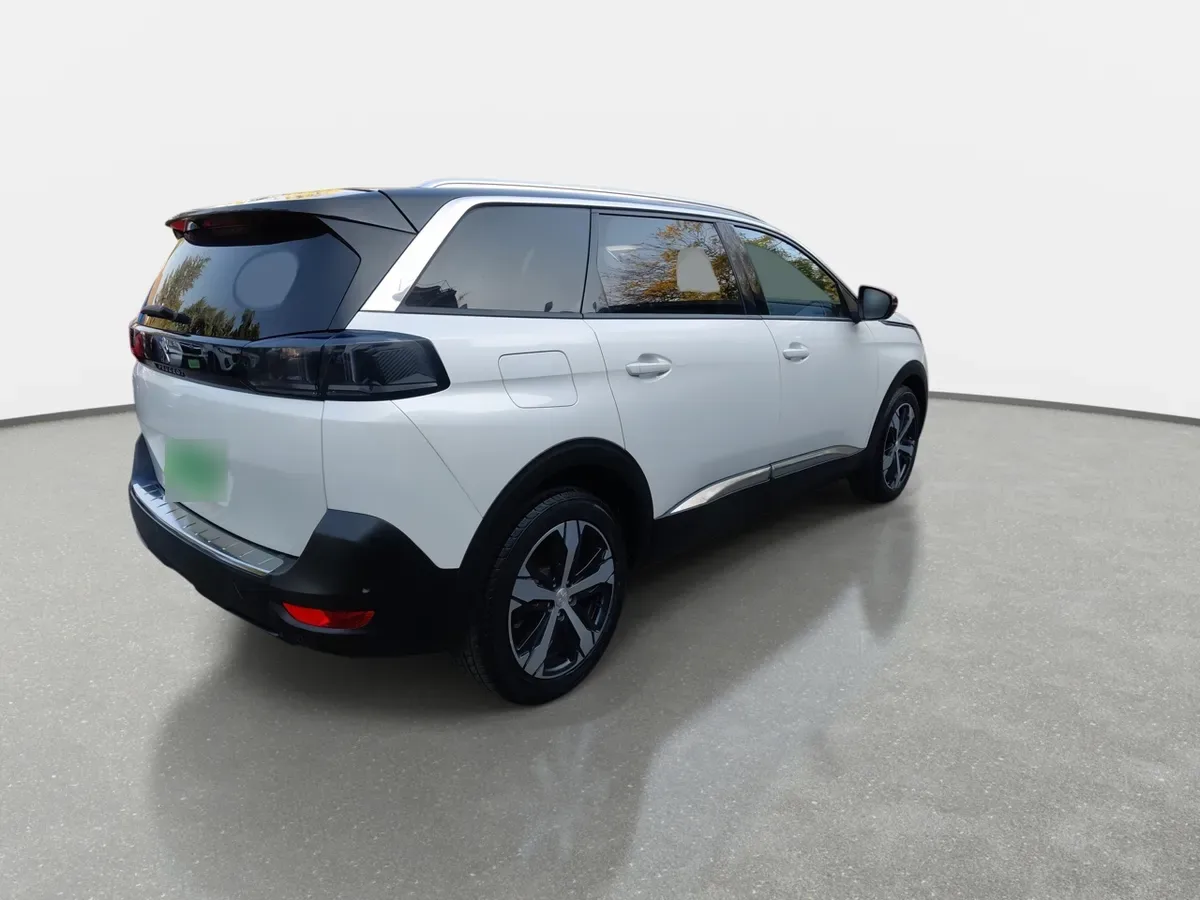 Peugeot 5008 1.5 Allure Pack Bluehdi 130 4x2 Eat8 5p año 2024
