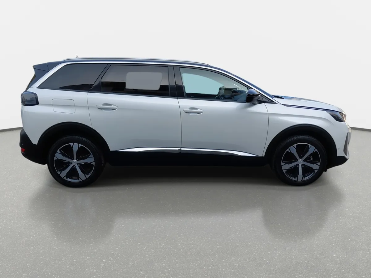Peugeot 5008 1.5 Allure Pack Bluehdi 130 4x2 Eat8 5p año 2024