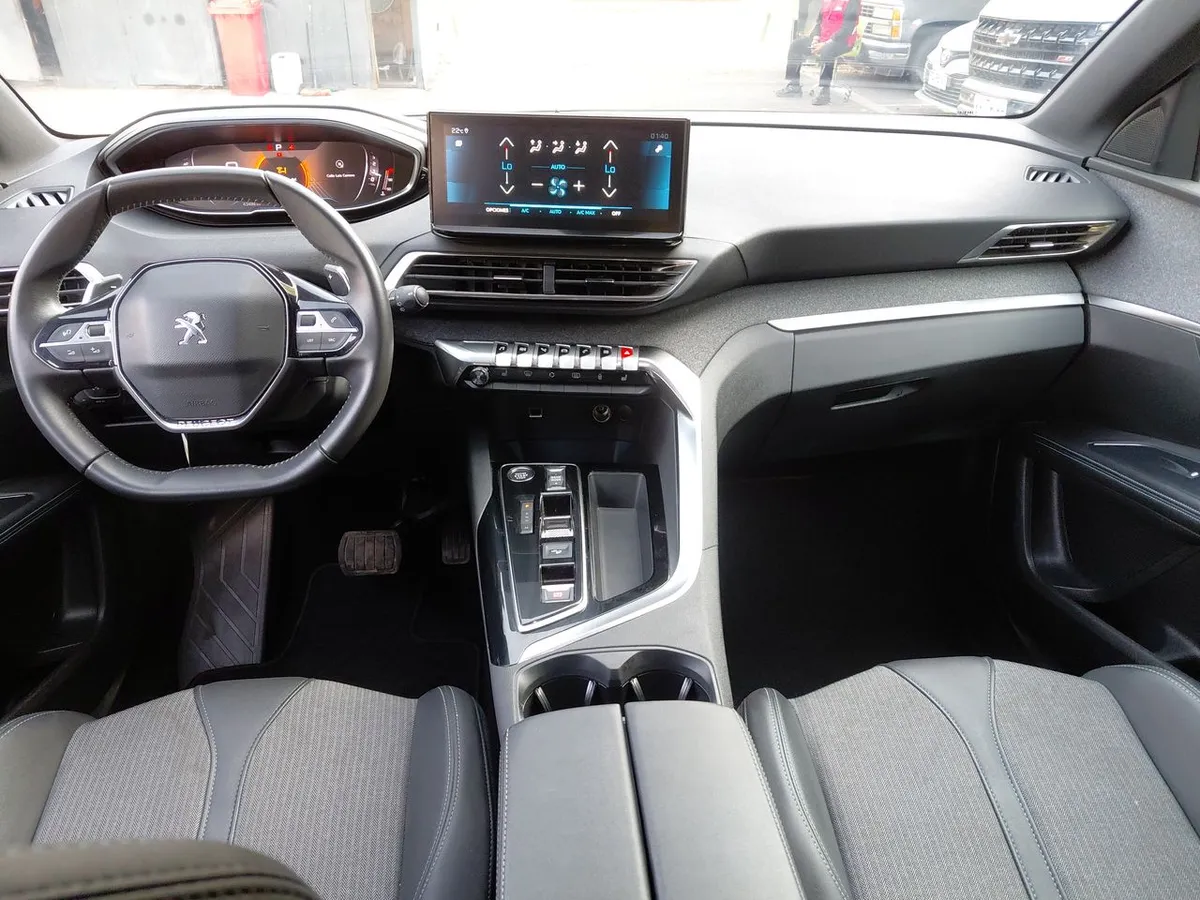 Peugeot 5008 1.5 Allure Pack Bluehdi 130 4x2 Eat8 5p año 2024