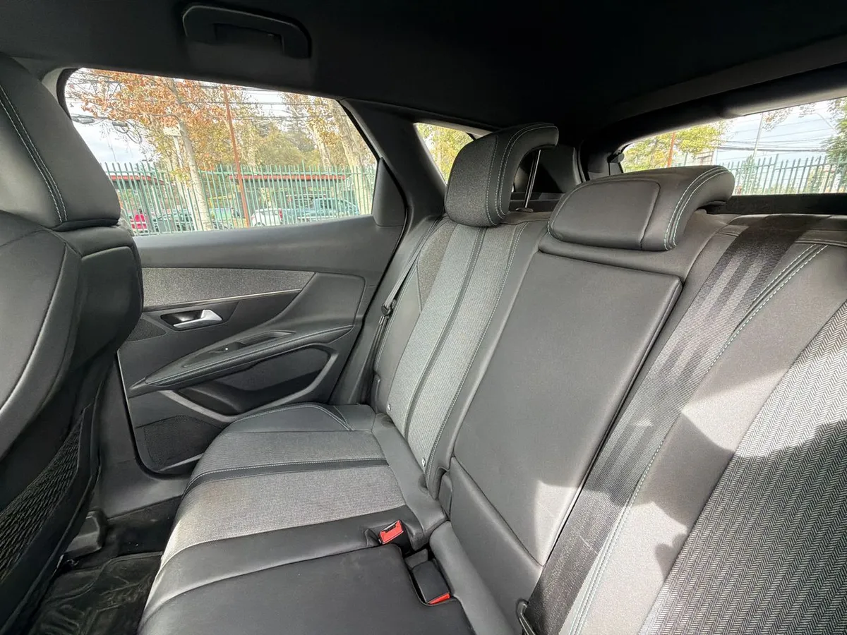 Peugeot 3008 1.5 Allure Pack Bluehdi 130 4x2 Eat8 5p año 2024