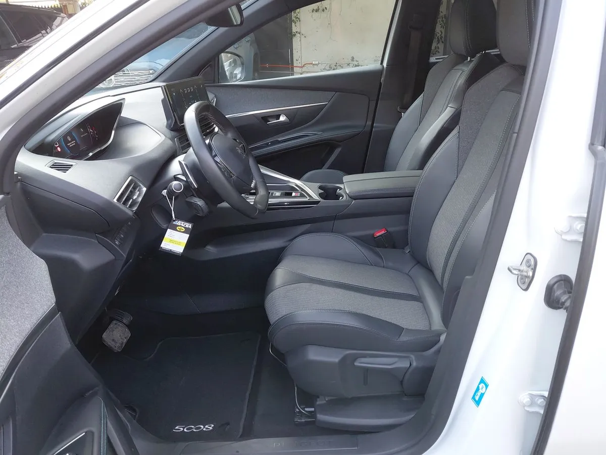 Peugeot 5008 1.5 Allure Pack Bluehdi 130 4x2 Eat8 5p año 2024