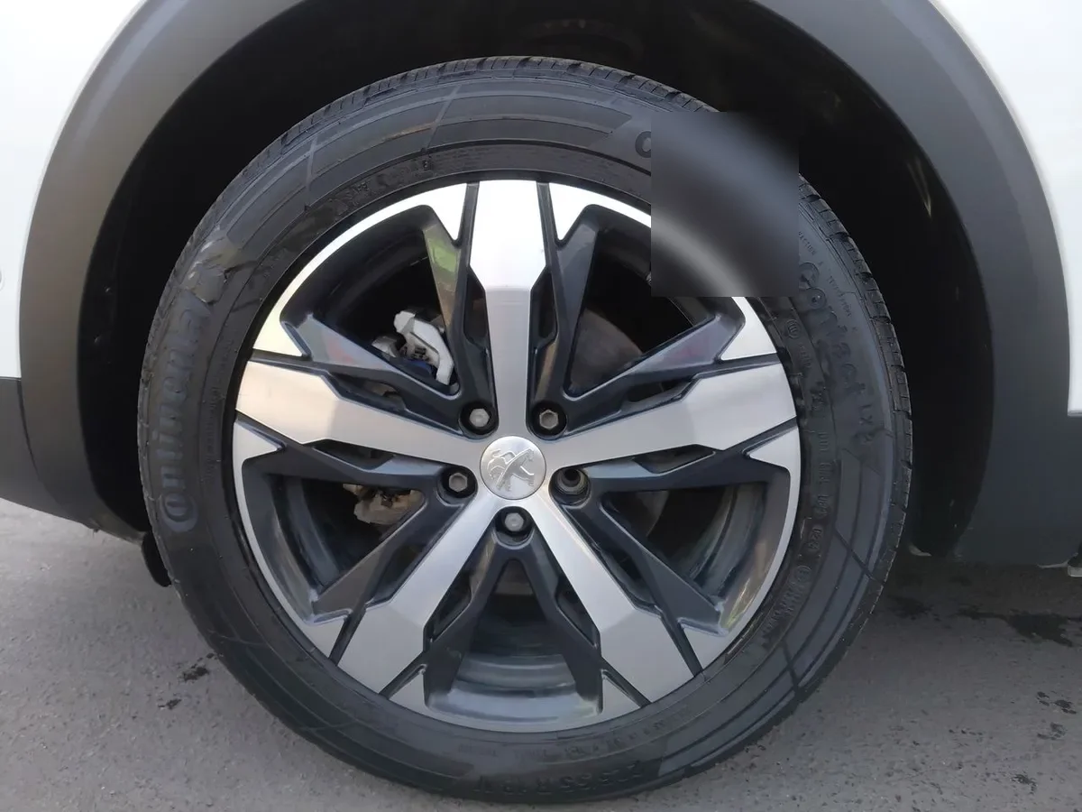 Peugeot 5008 1.5 Allure Pack Bluehdi 130 4x2 Eat8 5p año 2024