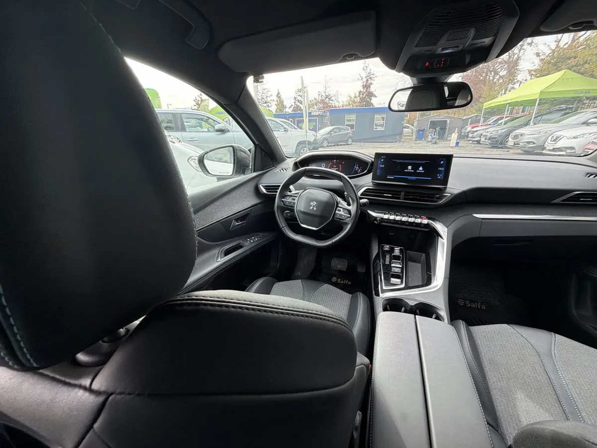 Peugeot 3008 1.5 Allure Pack Bluehdi 130 4x2 Eat8 5p año 2024