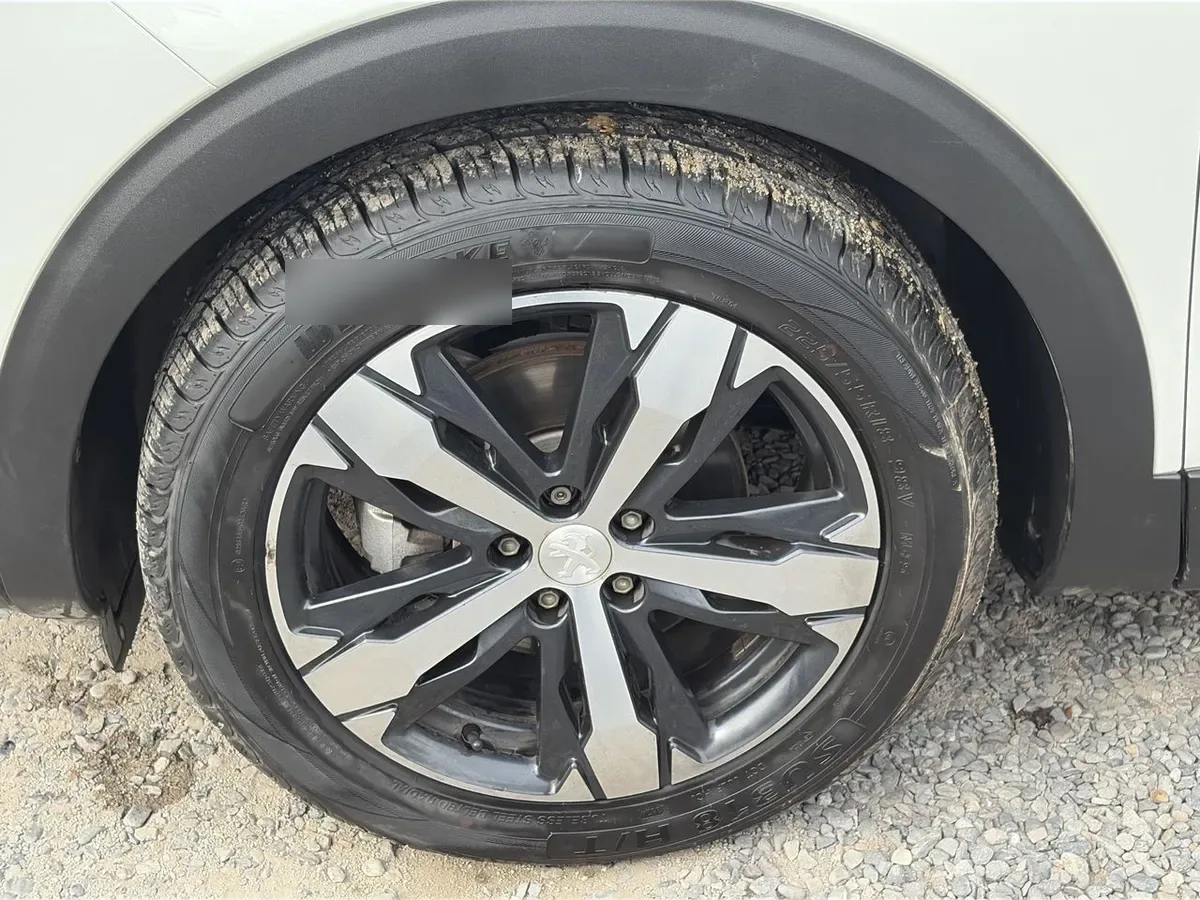 Peugeot 3008 1.5 Allure Pack Bluehdi 130 4x2 Eat8 5p año 2024