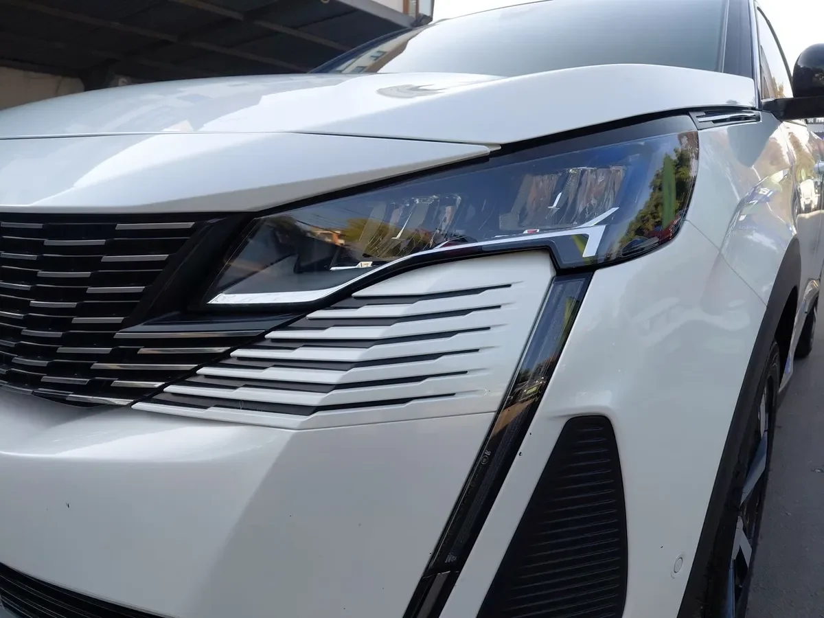 Peugeot 5008 1.5 Allure Pack Bluehdi 130 4x2 Eat8 5p año 2024