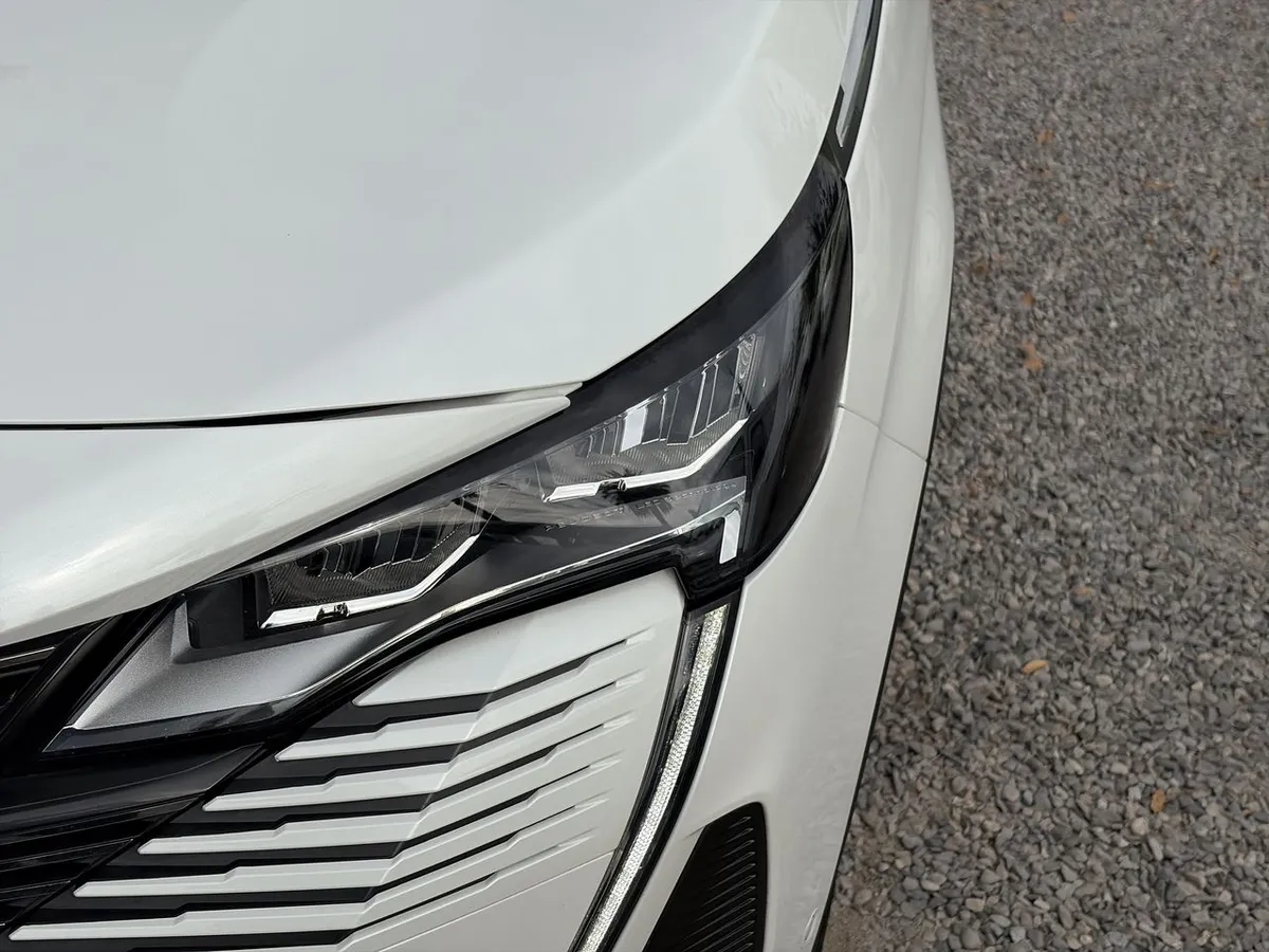 Peugeot 3008 1.5 Allure Pack Bluehdi 130 4x2 Eat8 5p año 2024