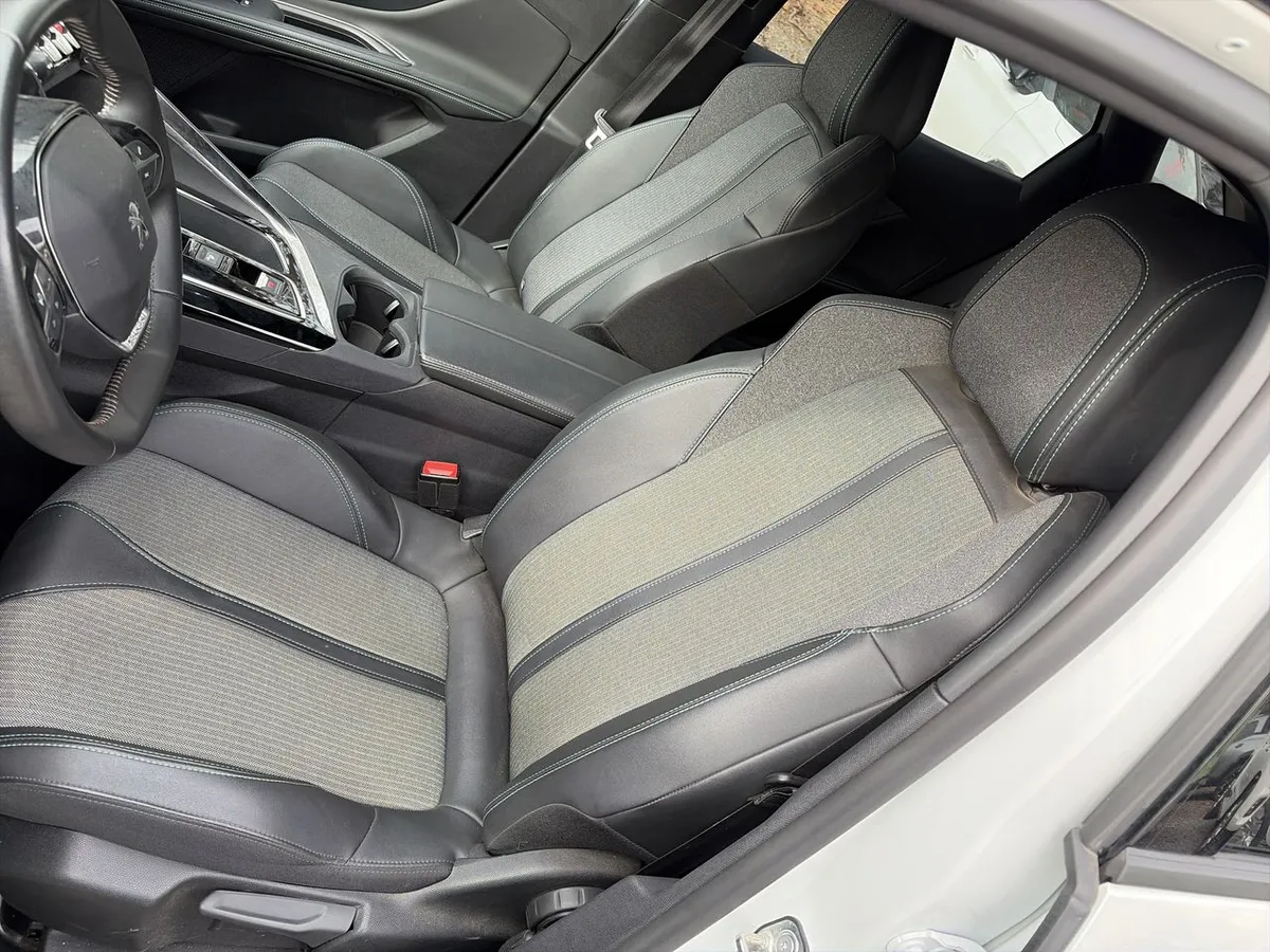 Peugeot 3008 1.5 Allure Pack Bluehdi 130 4x2 Eat8 5p año 2024