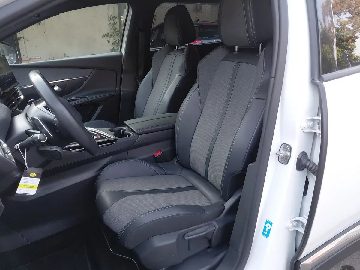 Peugeot 5008 1.5 Allure Pack Bluehdi 130 4x2 Eat8 5p año 2024