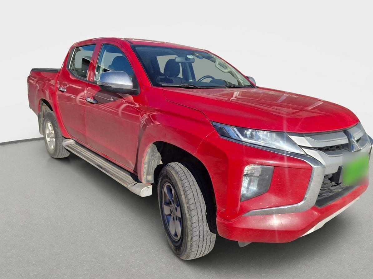 Mitsubishi L200 2.4 Katana Cr Diesel Dob. Cab. 4x2 Mt 4p año 2023