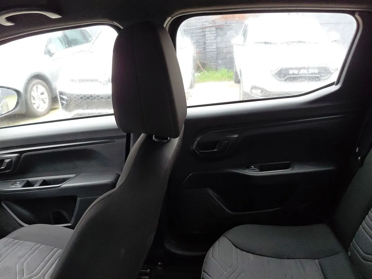 Ram 700 1.3 Bighorn 4x2 Dob. Cab. Mt 4p año 2024