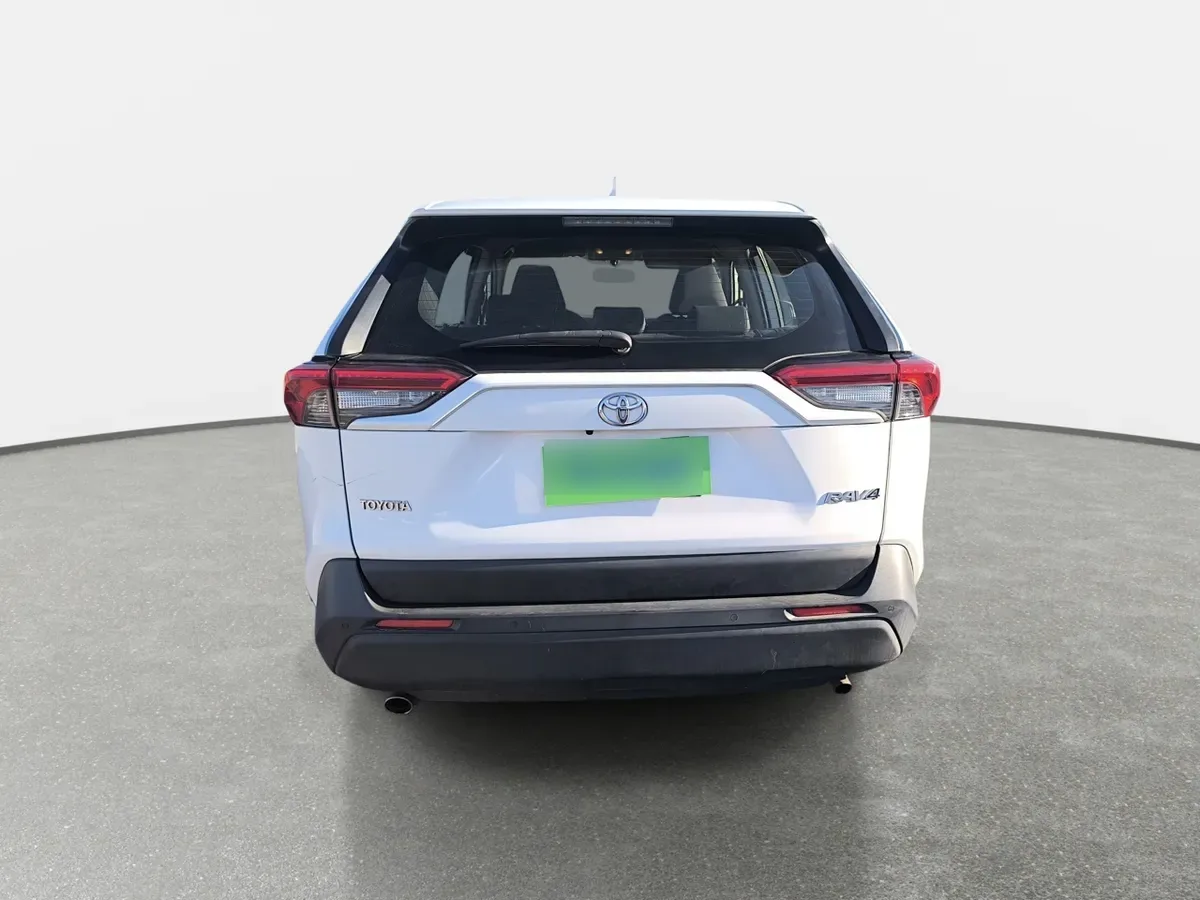 Toyota Rav 4 2.0 Le 4x2 Mt 5p año 2021