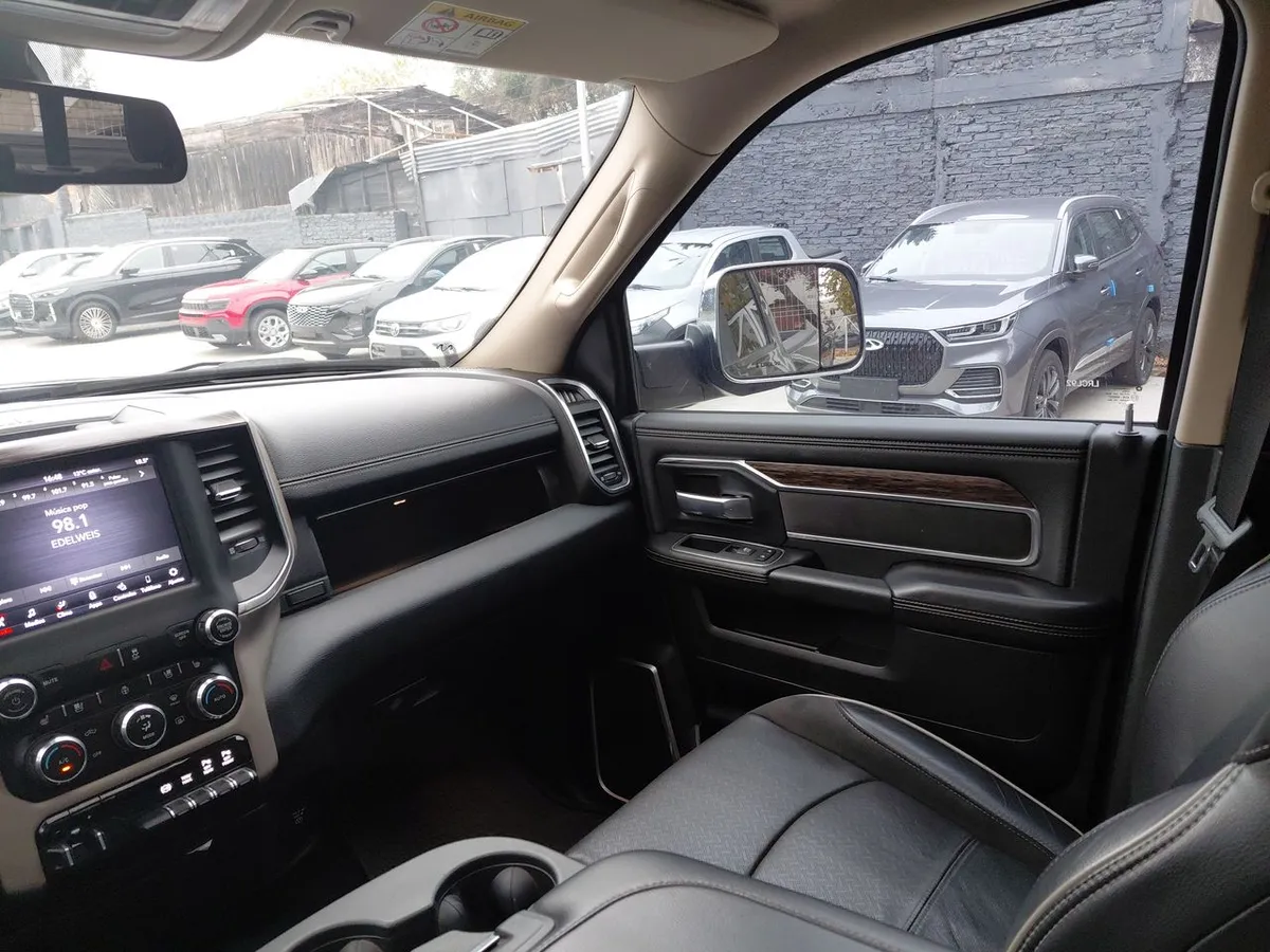 Ram 2500 6.7 Laramie 4x4 Dob. Cab. At 4p año 2021
