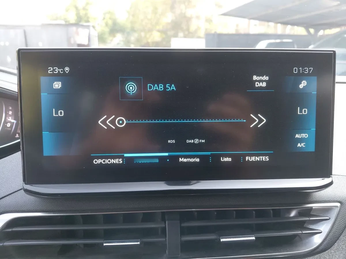 Peugeot 5008 1.5 Allure Pack Bluehdi 130 4x2 Eat8 5p año 2024
