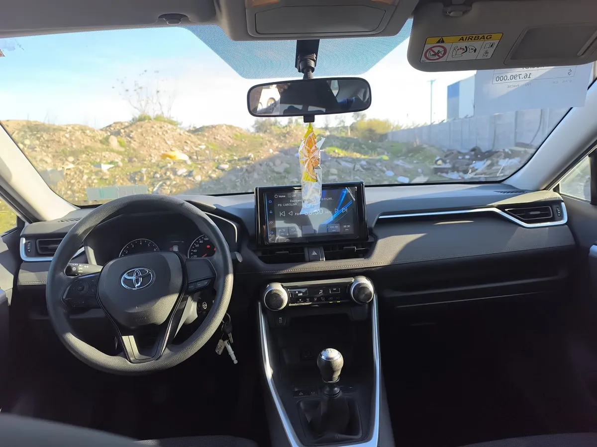Toyota Rav 4 2.0 Le 4x2 Mt 5p año 2021