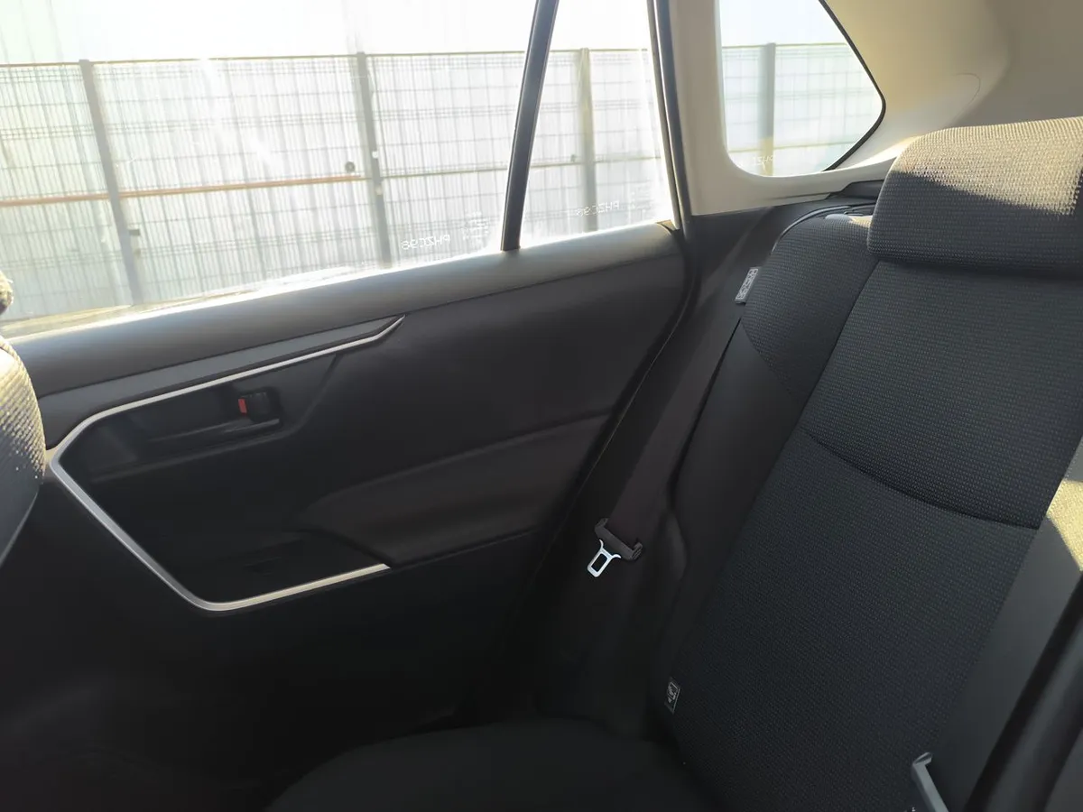 Toyota Rav 4 2.0 Le 4x2 Mt 5p año 2021