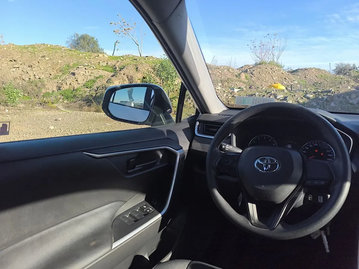 Toyota Rav 4 2.0 Le 4x2 Mt 5p año 2021