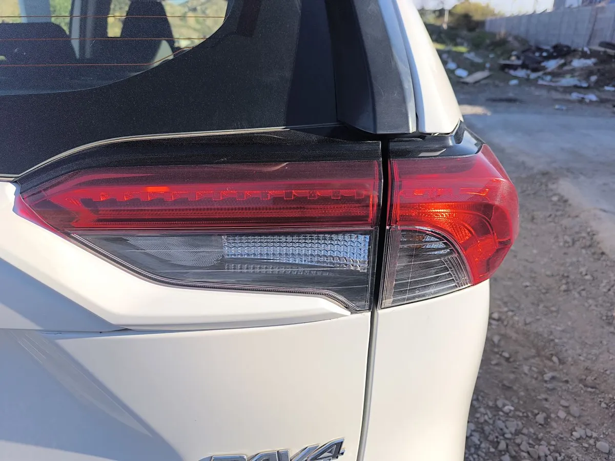Toyota Rav 4 2.0 Le 4x2 Mt 5p año 2021