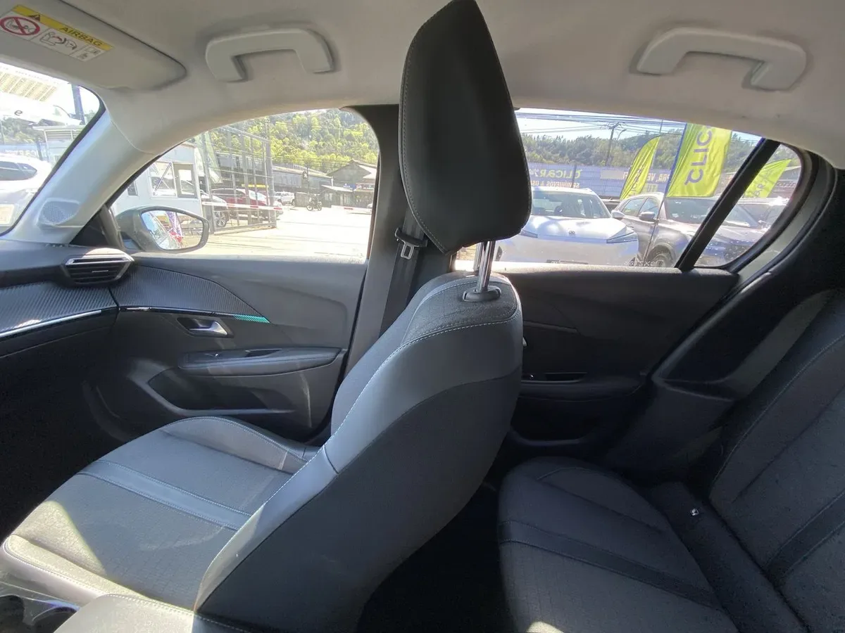 Peugeot 208 1.2 Puretech Allure Pack 130 4x2 Eat8 5p año 2023
