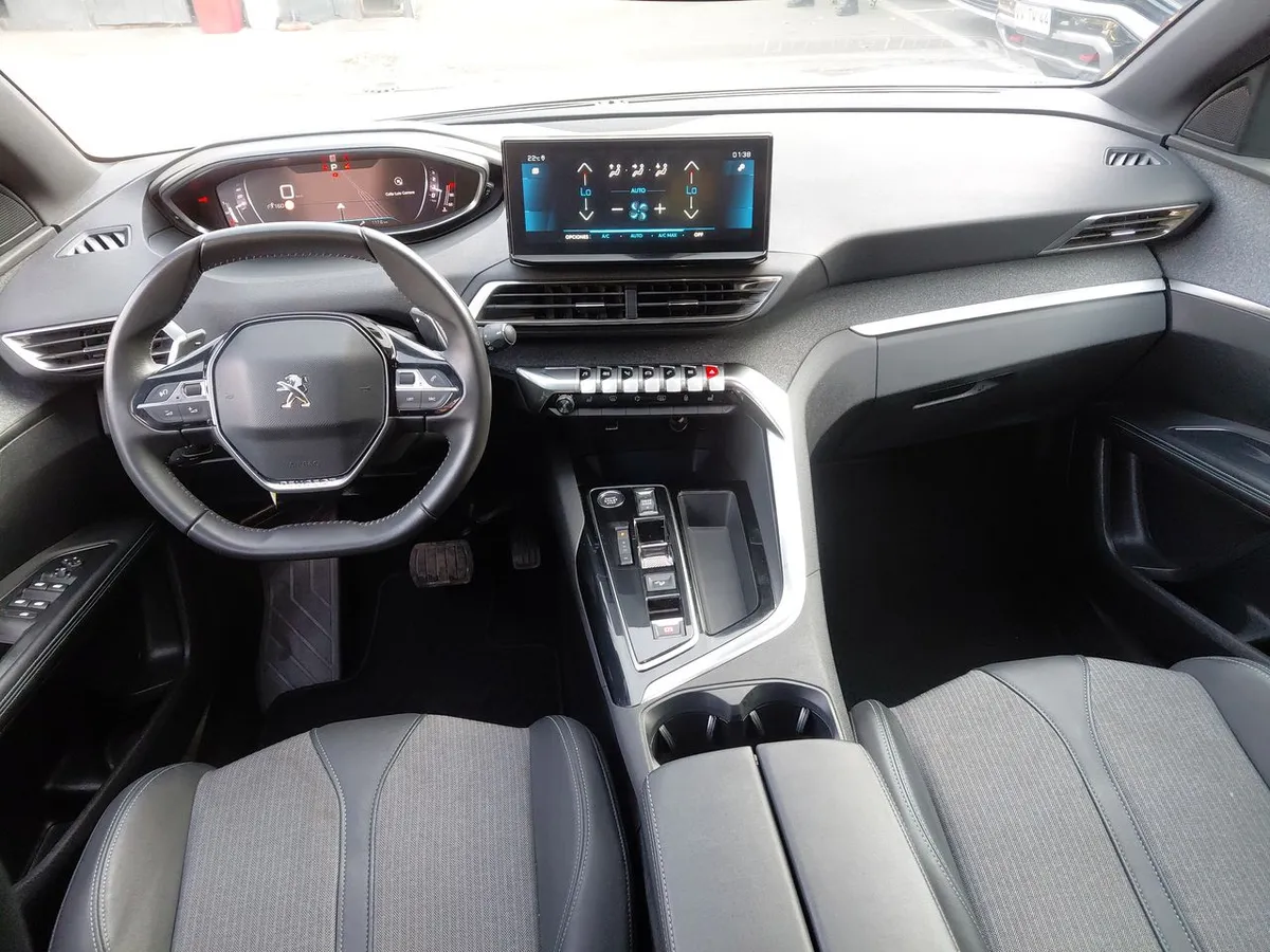 Peugeot 5008 1.5 Allure Pack Bluehdi 130 4x2 Eat8 5p año 2024