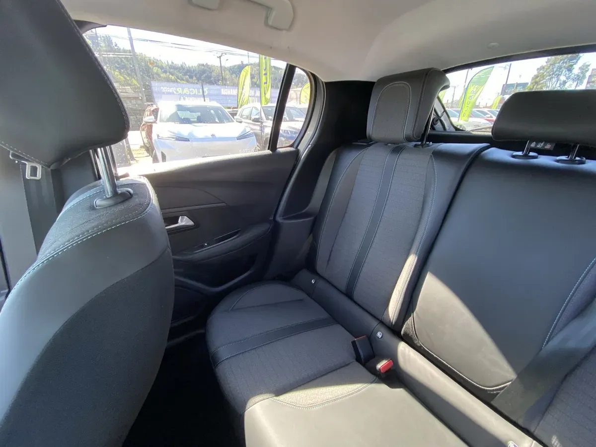 Peugeot 208 1.2 Puretech Allure Pack 130 4x2 Eat8 5p año 2023