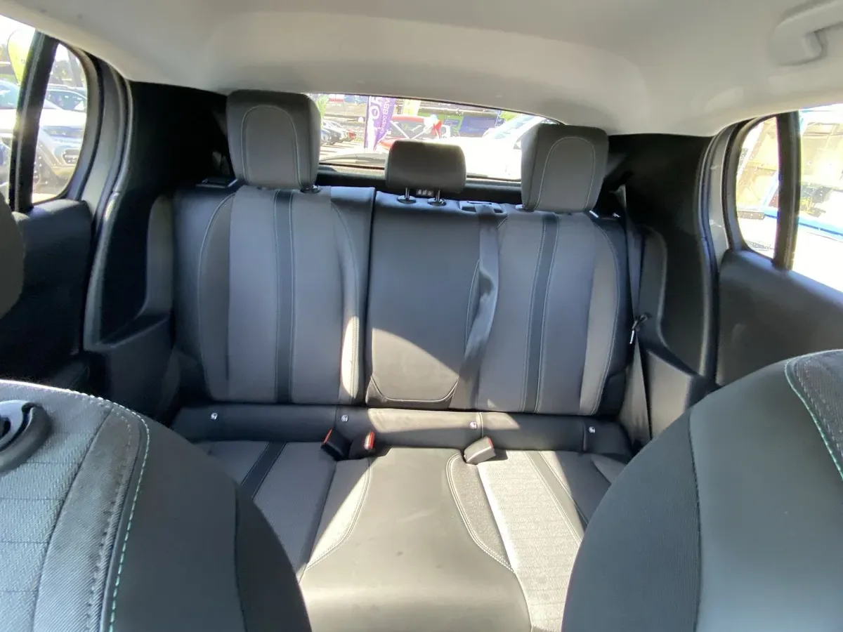 Peugeot 208 1.2 Puretech Allure Pack 130 4x2 Eat8 5p año 2023