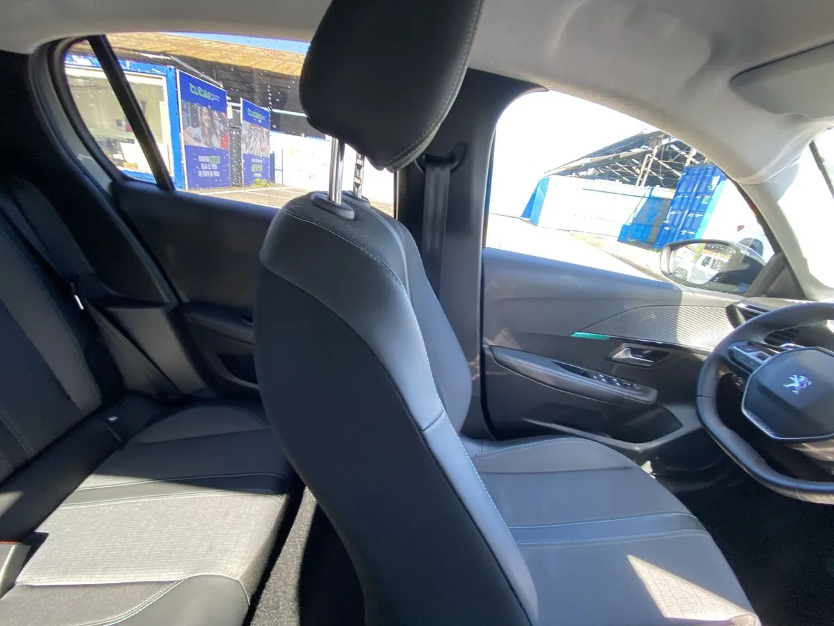 Peugeot 208 1.2 Puretech Allure Pack 130 4x2 Eat8 5p año 2023