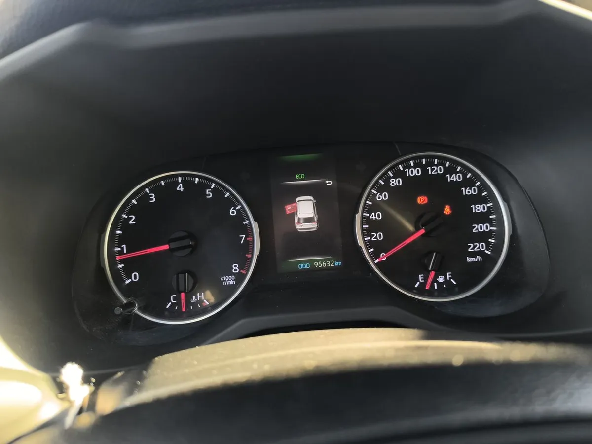 Toyota Rav 4 2.0 Le 4x2 Mt 5p año 2021