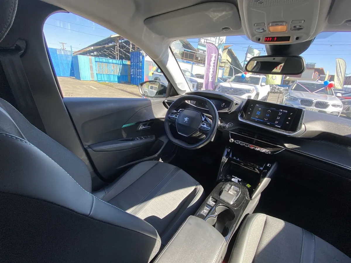 Peugeot 208 1.2 Puretech Allure Pack 130 4x2 Eat8 5p año 2023