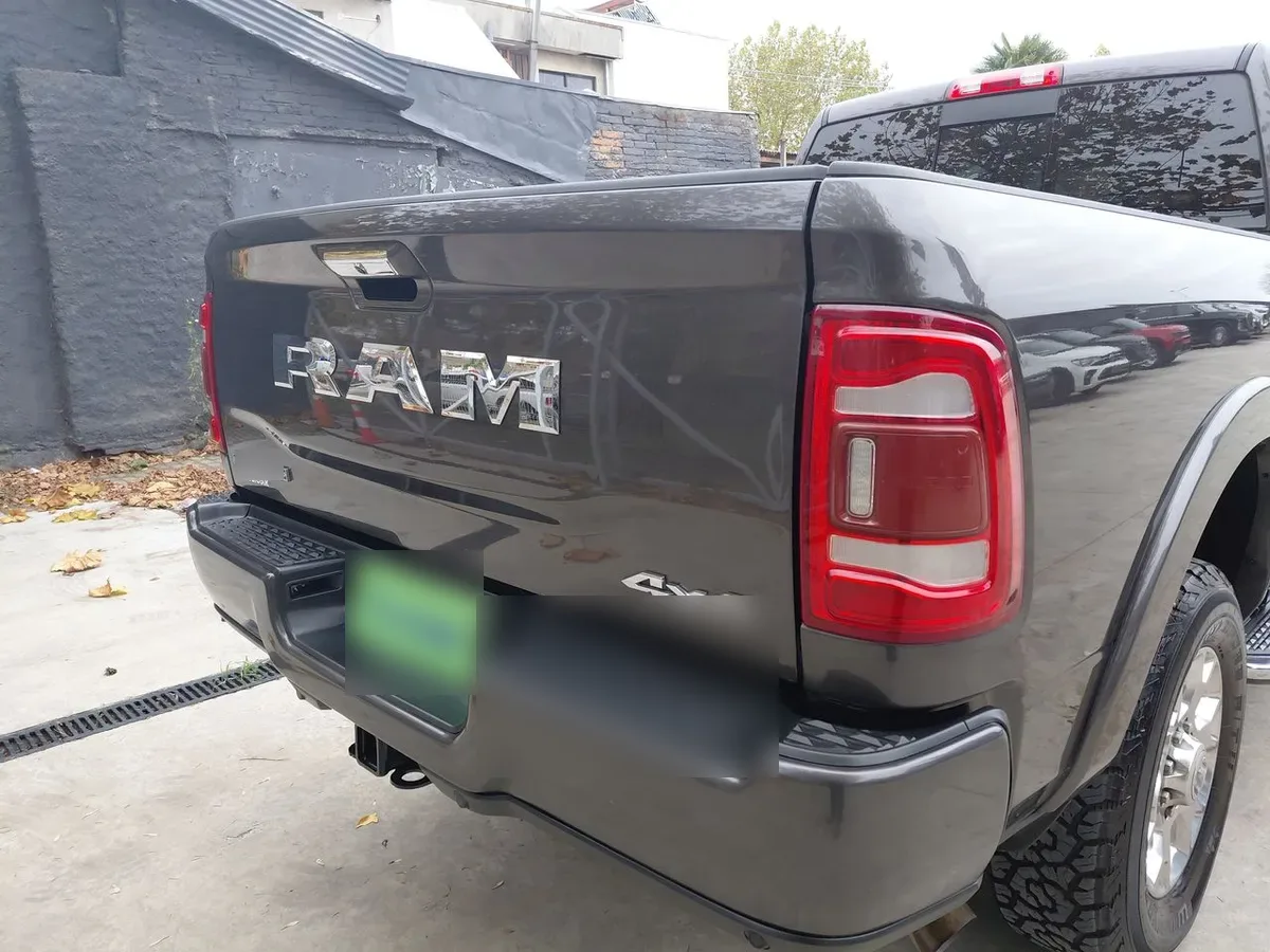 Ram 2500 6.7 Laramie 4x4 Dob. Cab. At 4p año 2021