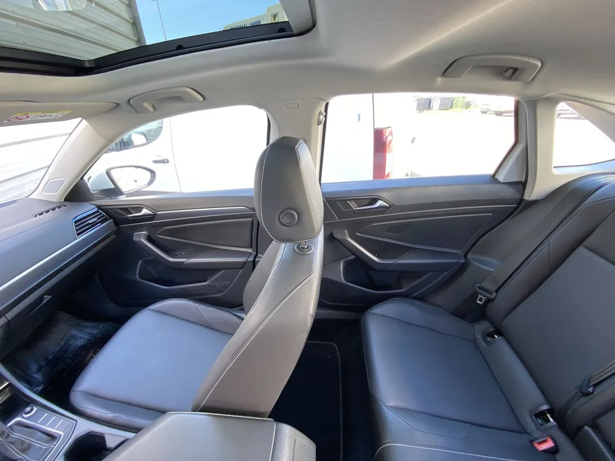 Volkswagen Jetta 1.4 Comfortline Sky 4x2 At 4p año 2024