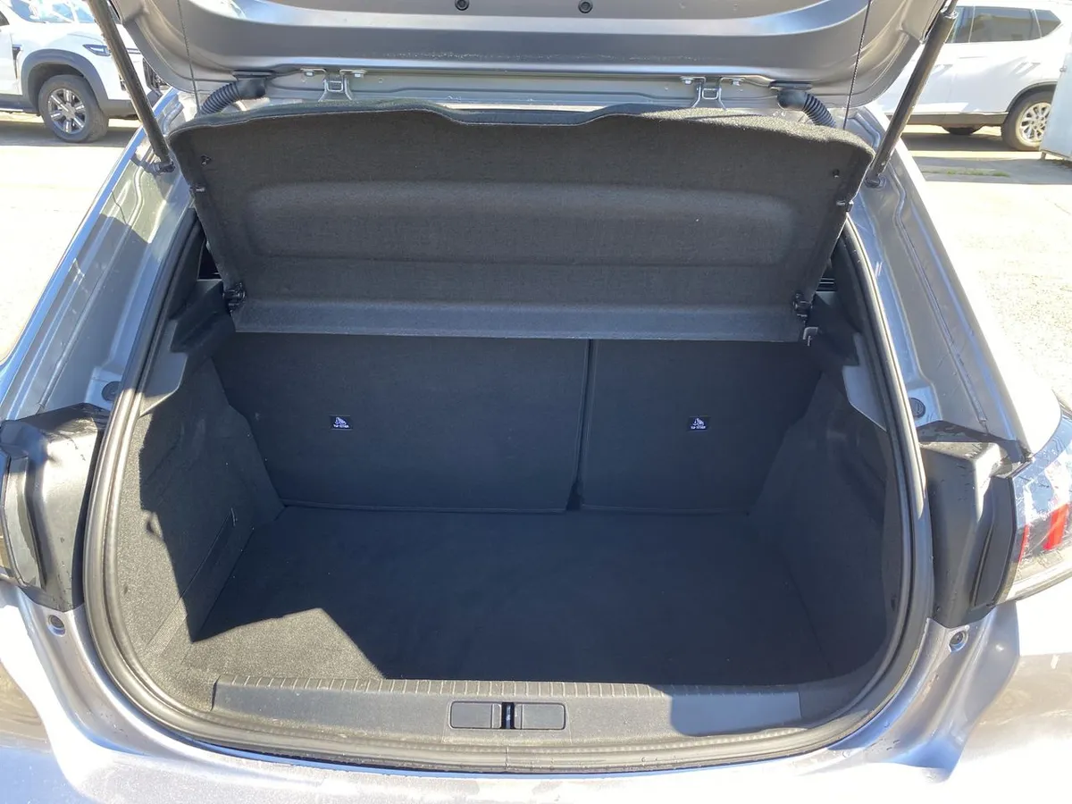 Peugeot 208 1.2 Puretech Allure Pack 130 4x2 Eat8 5p año 2023