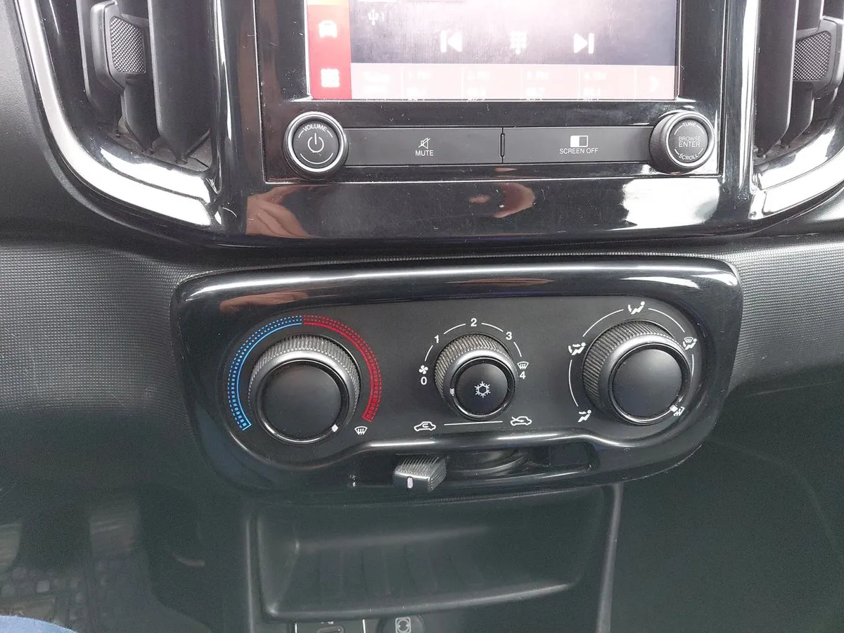 Ram 700 1.3 Bighorn 4x2 Dob. Cab. Mt 4p año 2024