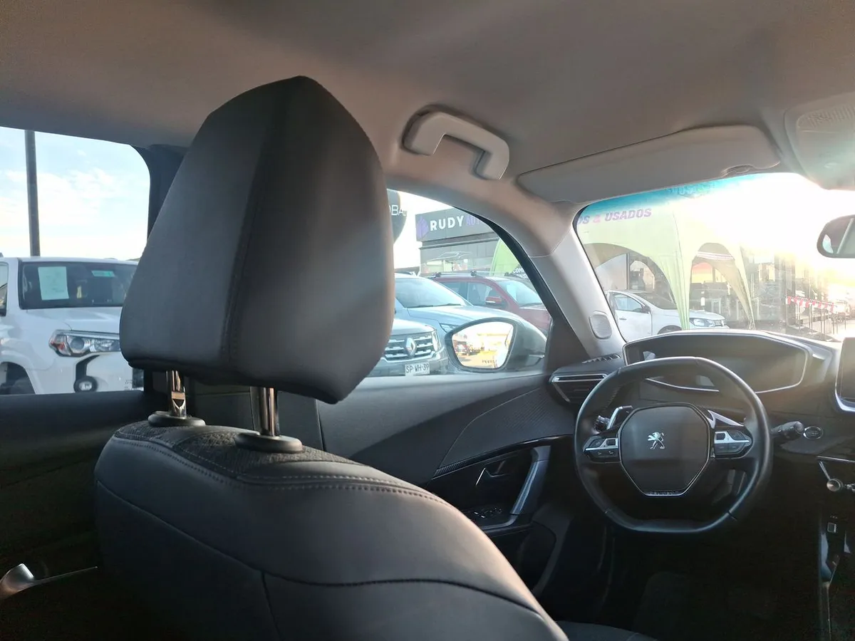 Peugeot 2008 1.2 Allure Puretech 4x2 130 At 5p año 2021