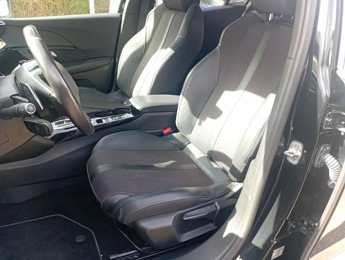 Peugeot 2008 1.5 Gt Line Bluehdi Diesel 130 4x2 Eat8 5p año 2023