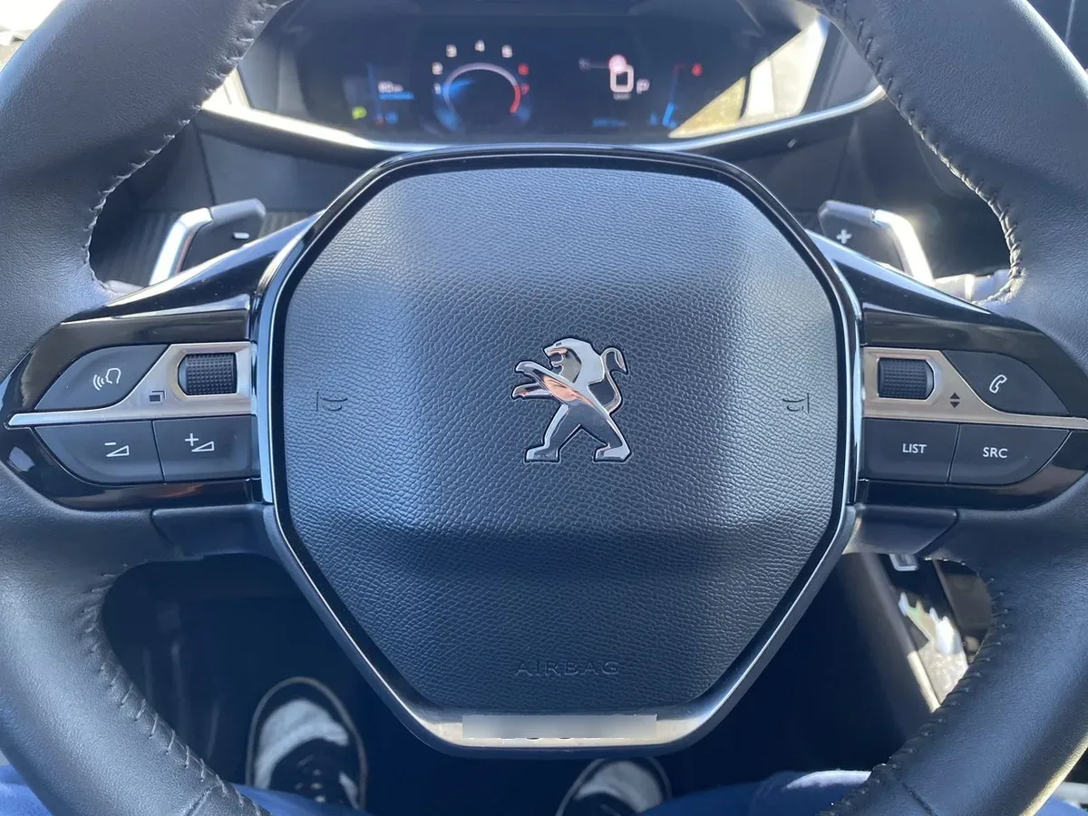 Peugeot 208 1.2 Puretech Allure Pack 130 4x2 Eat8 5p año 2023
