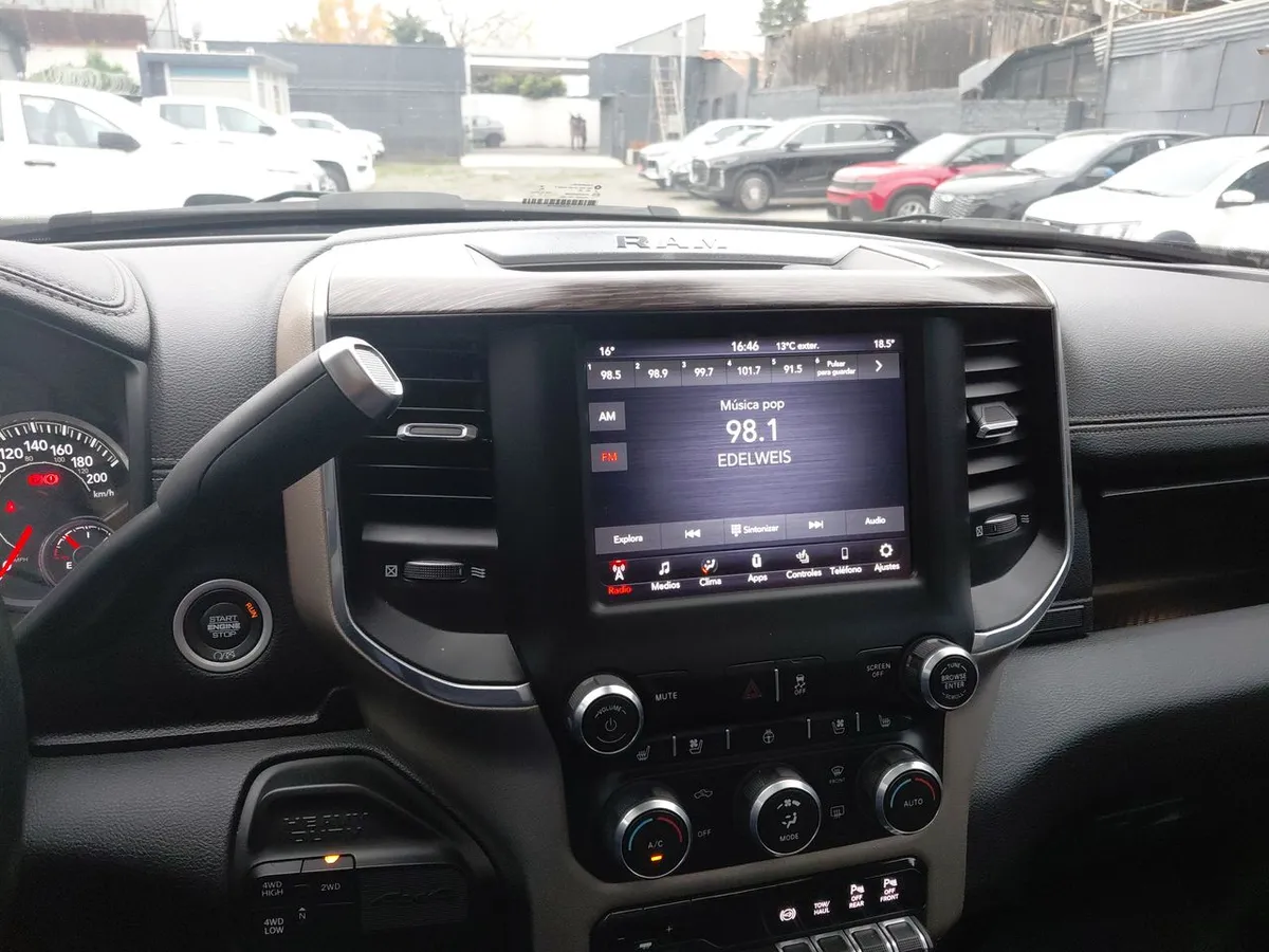 Ram 2500 6.7 Laramie 4x4 Dob. Cab. At 4p año 2021
