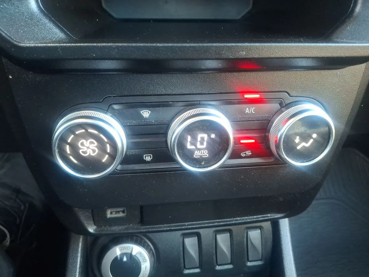 Renault Oroch 1.3 Intens Dob. Cab. 4x4 Mt 4p año 2023
