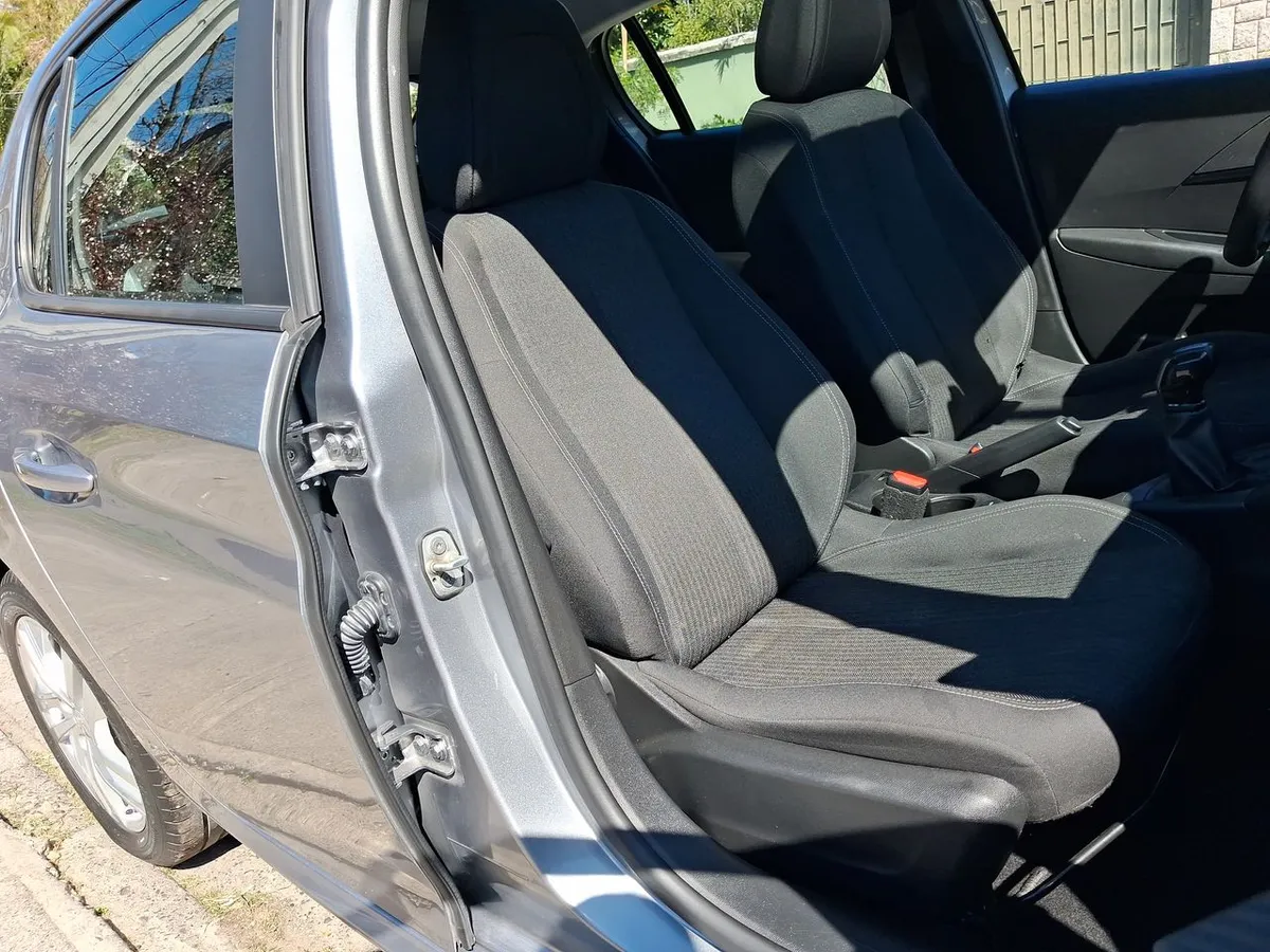 Peugeot 208 1.2 Puretech Active Pack 75 4x2 Mt 5p año 2023