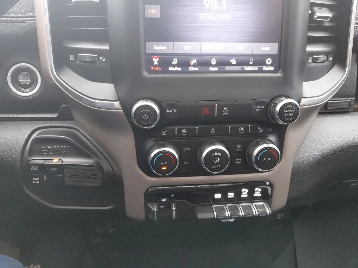 Ram 2500 6.7 Laramie 4x4 Dob. Cab. At 4p año 2021