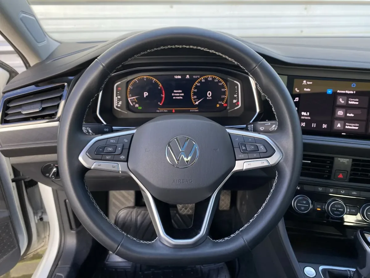 Volkswagen Jetta 1.4 Comfortline Sky 4x2 At 4p año 2024